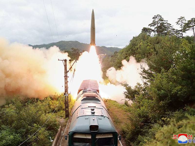 Korea Północna wystrzeliła pocisk balistyczny z wyrzutni kolejowej