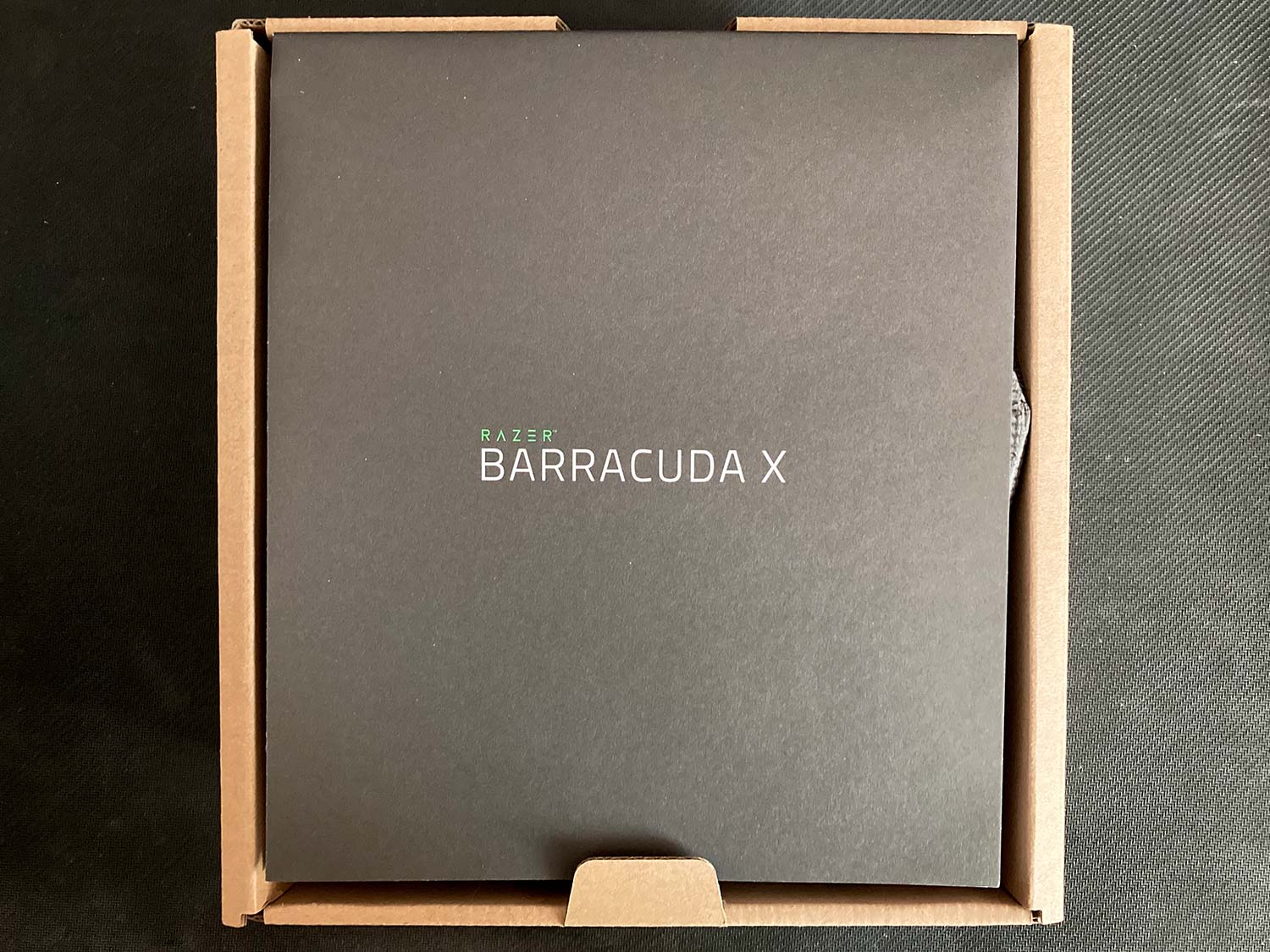 otwarte pudełko słuchawek razer barracuda x instrukcja