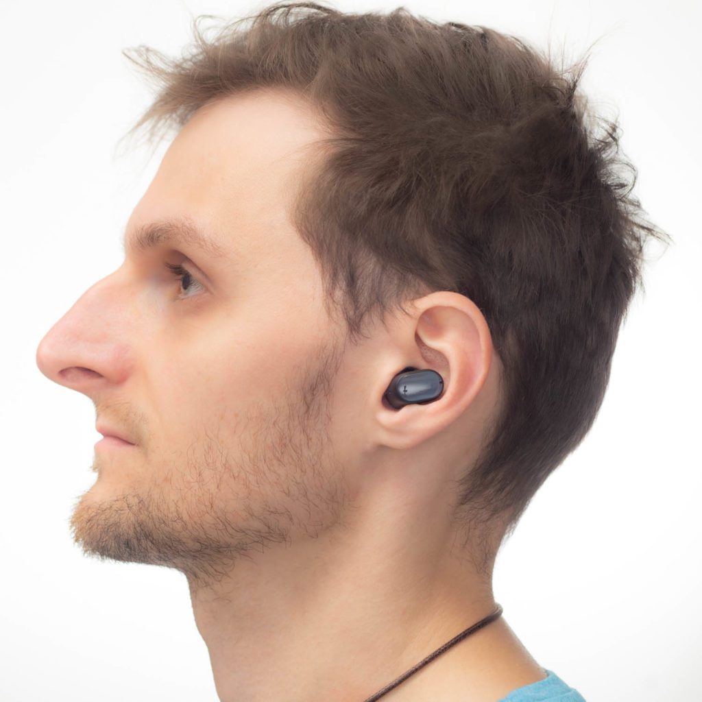 Słuchawki w uszach Redmi Buds 3 Pro