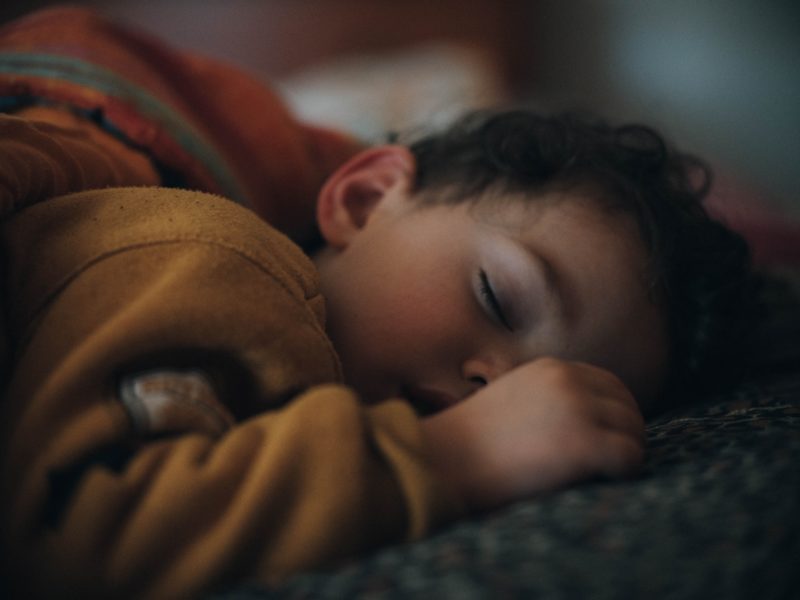 Jak sprawić, by dziecko przespało całą noc?