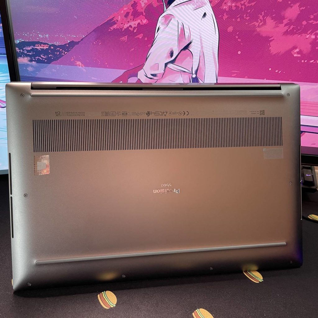 Dell 5560 spód laptopa