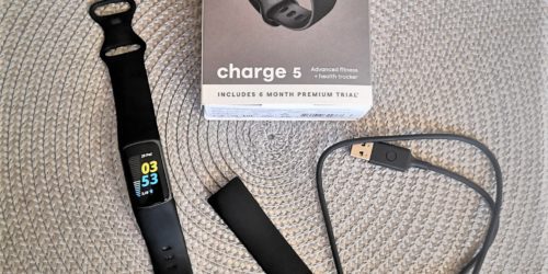 Test i recenzja Fitbit Charge 5. Nowa odsłona opaski, którą pokochały miliony
