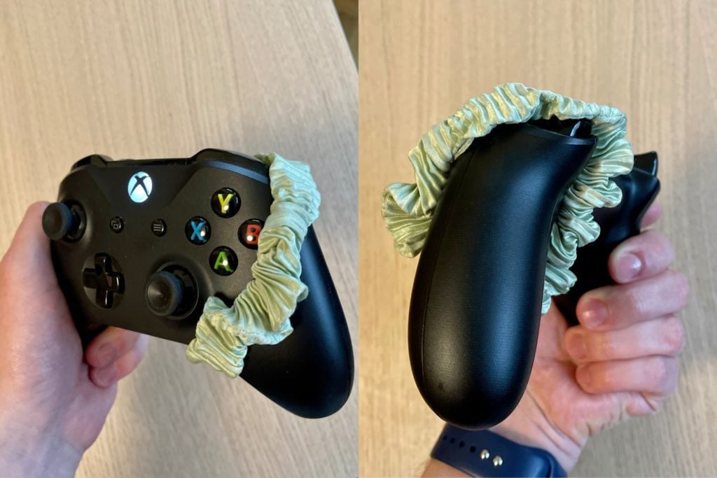 Kontroler Xbox z nałożoną gumką do włosów