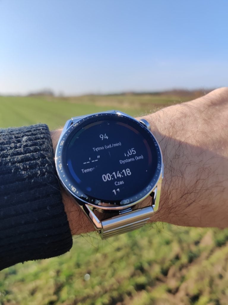 Huawei Watch GT 3 Elite na słońcu