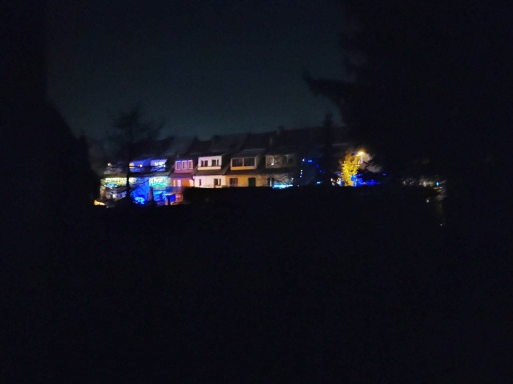 Motorola G60 zdjęcie domki tryb nocny