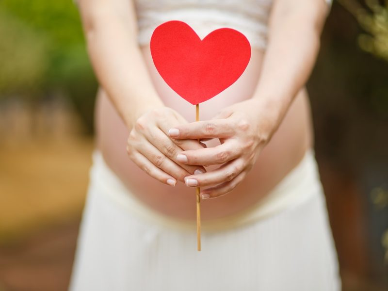 Najlepsze aplikacje ciążowe. Sprawdź polecane programy na smartfon dla kobiet w ciąży