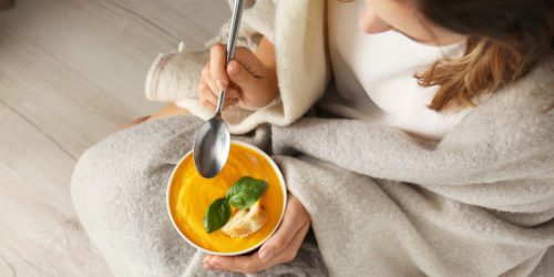 Rozgrzewająca zupa na zimę – sprawdź pomysły na aromatyczne i szybkie zupy
