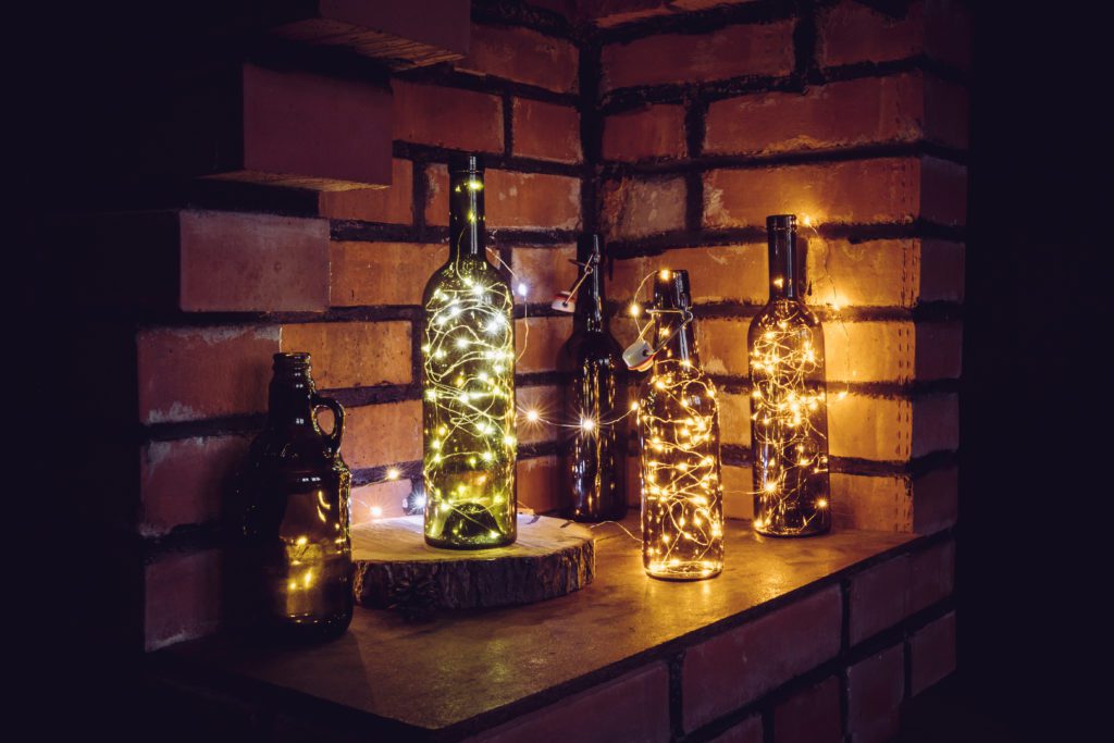 świecące butelki dekoracja
