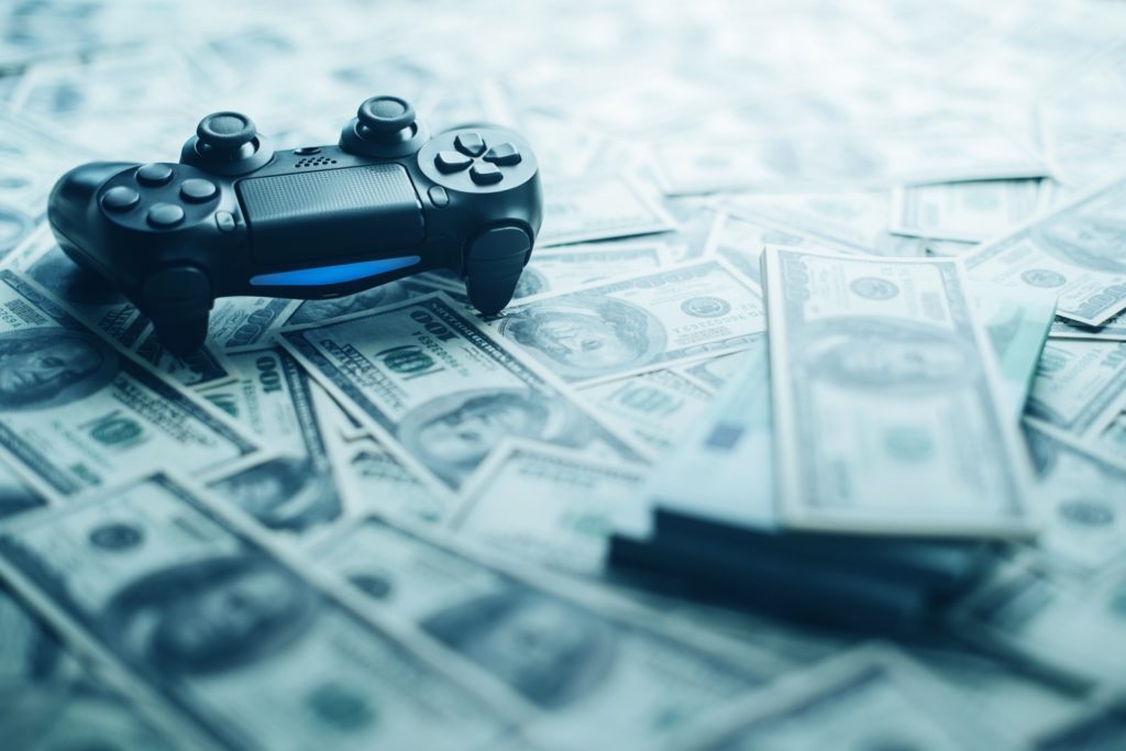 Pad Playstation na pieniądzach
