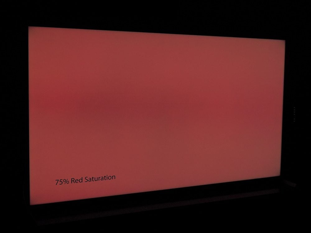 plansza nasyconej w 75% czerwieni widziana pod kątem z lewej strony
