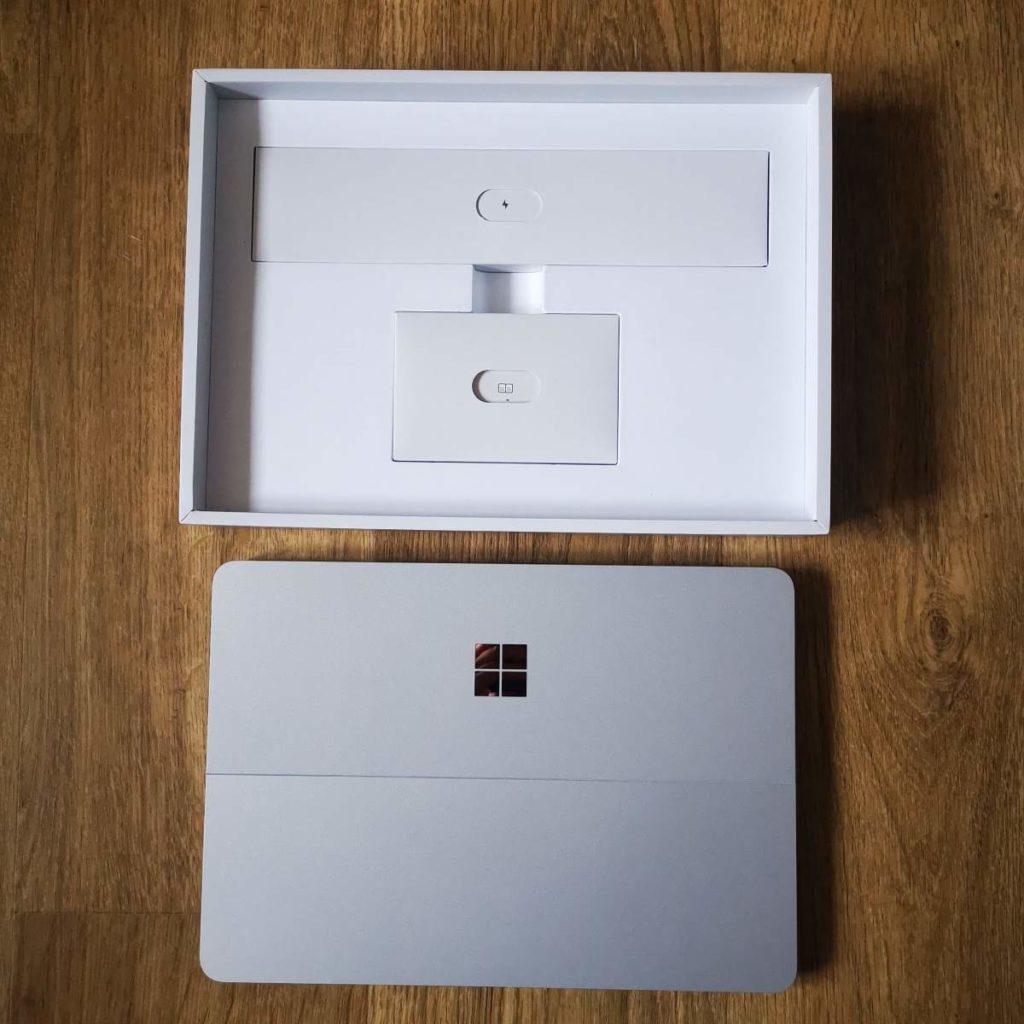 Microsoft Surface Laptop Studio zawartość pudełka