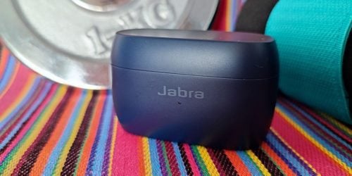 Recenzja słuchawek bezprzewodowych Jabra Elite 4 Active, czyli dwa tygodnie z basem w tle