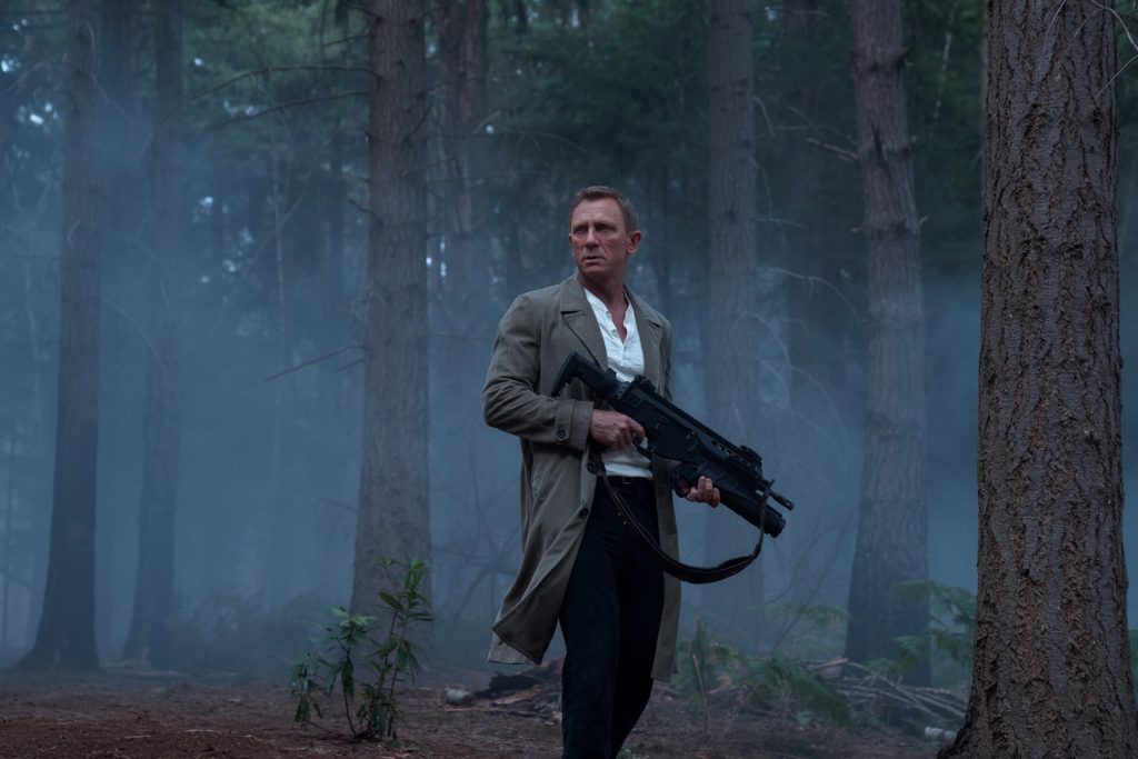 James Bond w lesie z bronią Nie czas umierać DVD
