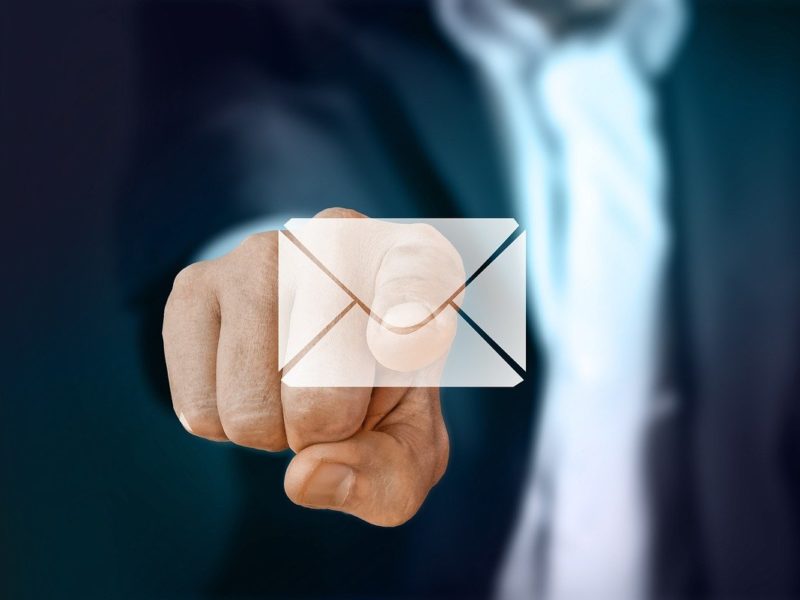Jak usunąć wiele wiadomości e-mail w Outlooku?