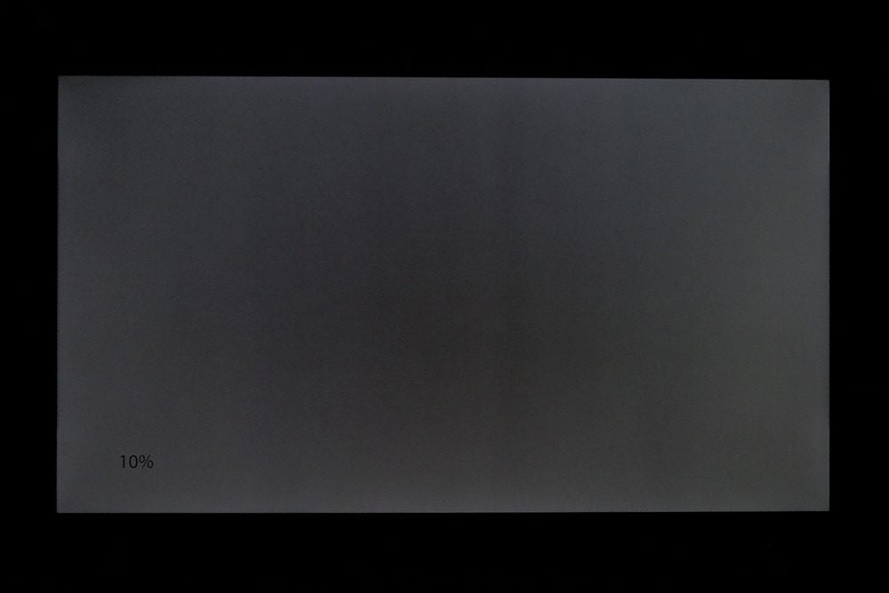 plansza w kolorze szarym wyświetlona na ekranie telewizora (obraz nie jest jednolity)