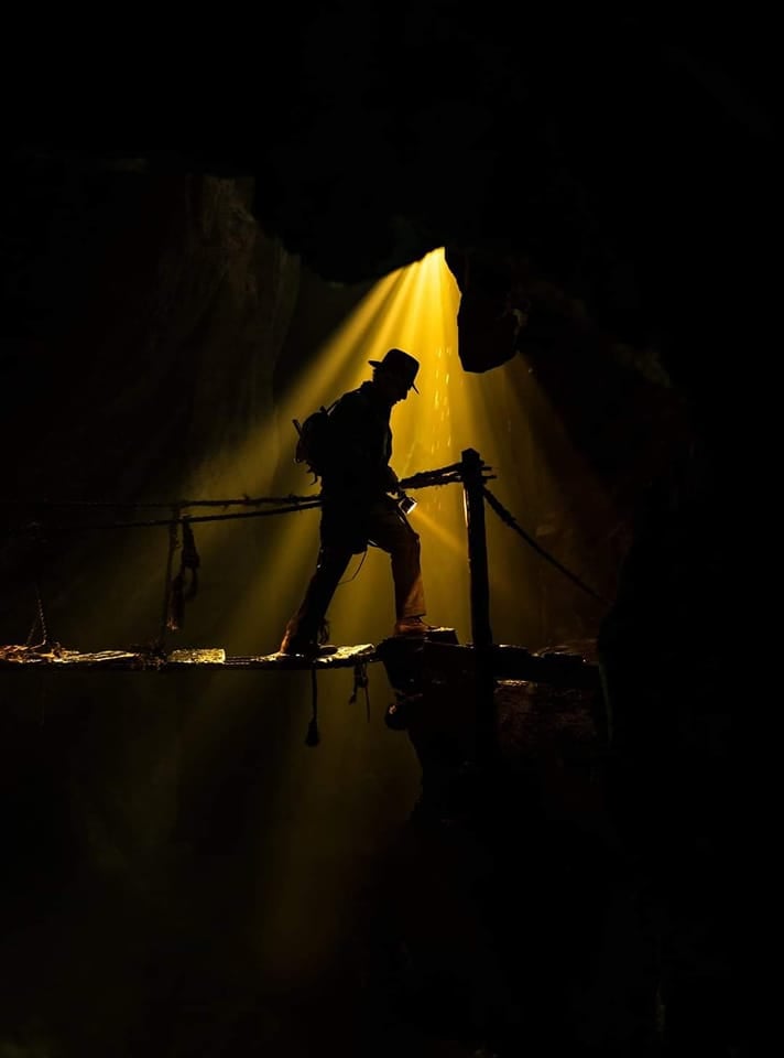 Indiana Jones 5 zdjęcie promocyjne Indiana słabe oświetlenie