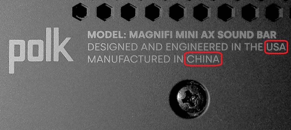 napis informujący o tym, że polk magnifi mini ax został zaprojektowany w USA, a wyprodukowany w Chinach