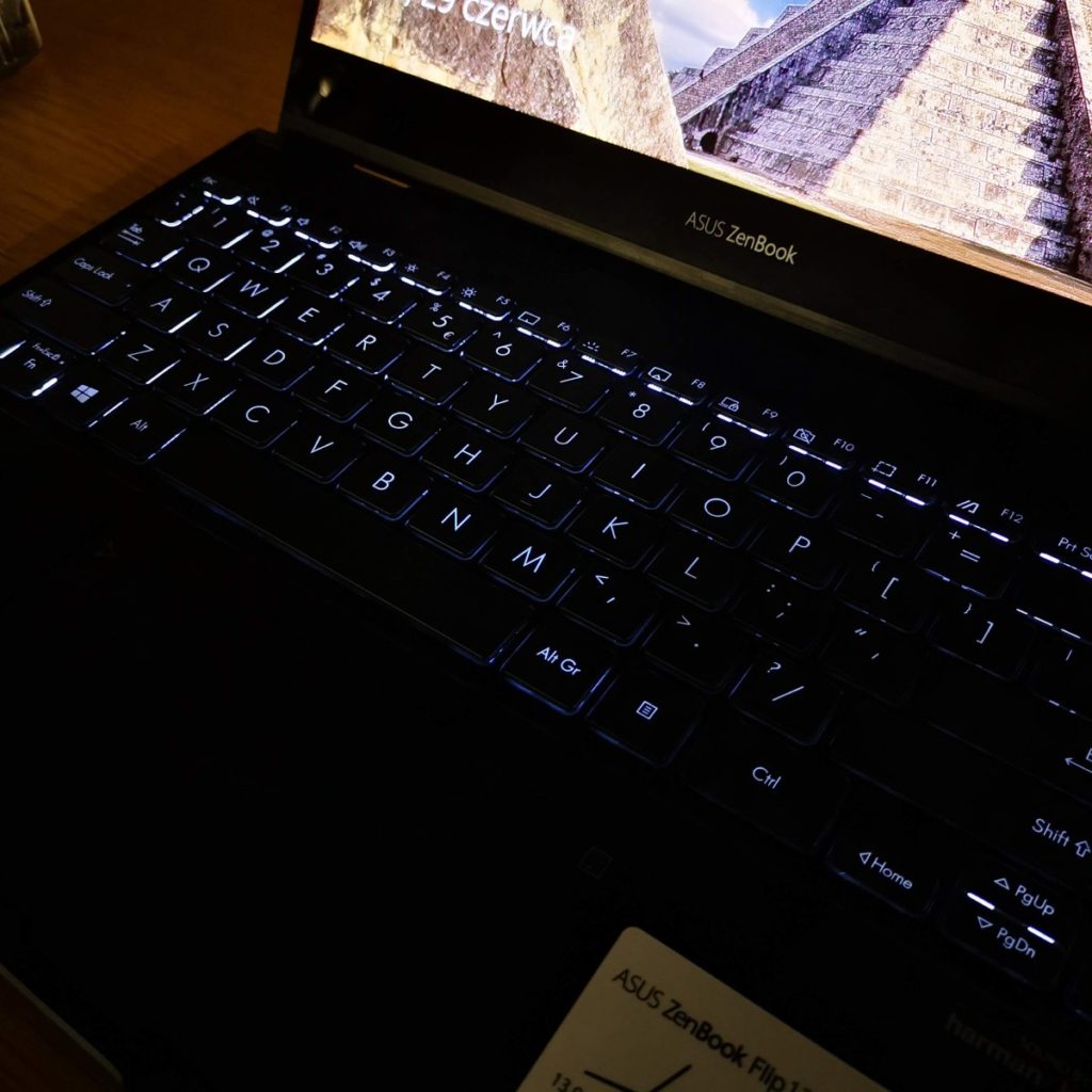 ASUS ZenBook Flip 13 UX636E podświetlana klawiatura