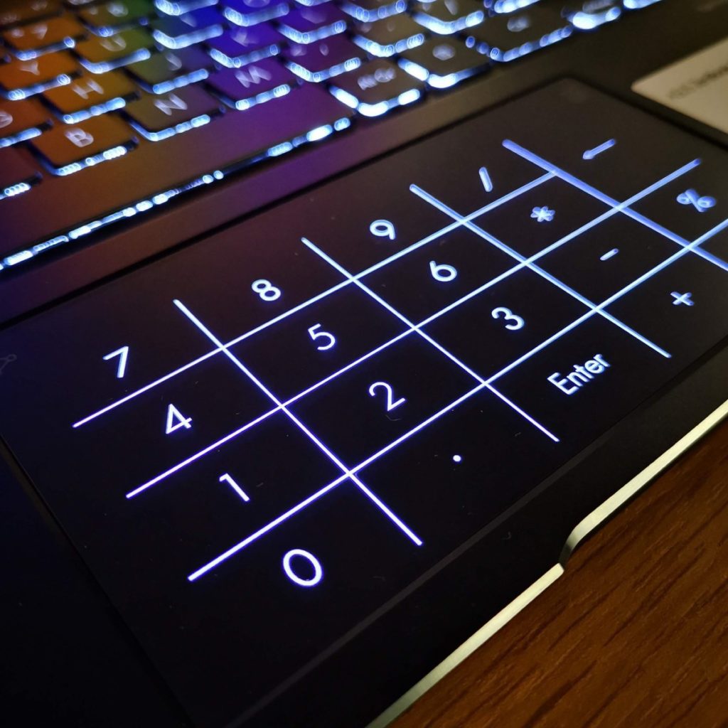 ASUS ZenBook Flip 13 UX636E touchpad z panelem numerycznym