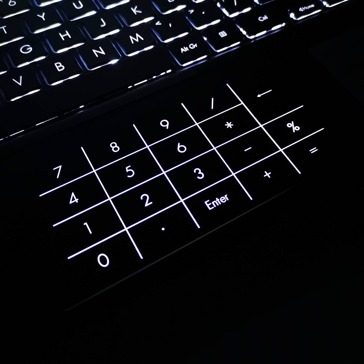 ASUS ZenBook 14 UM425QA podświetlenie touchpada