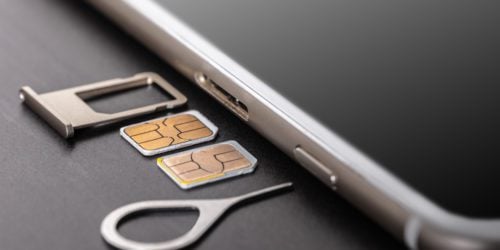 Jak włożyć kartę SIM? Łączność mobilna w telefonie, tablecie, smartwatchu i laptopie