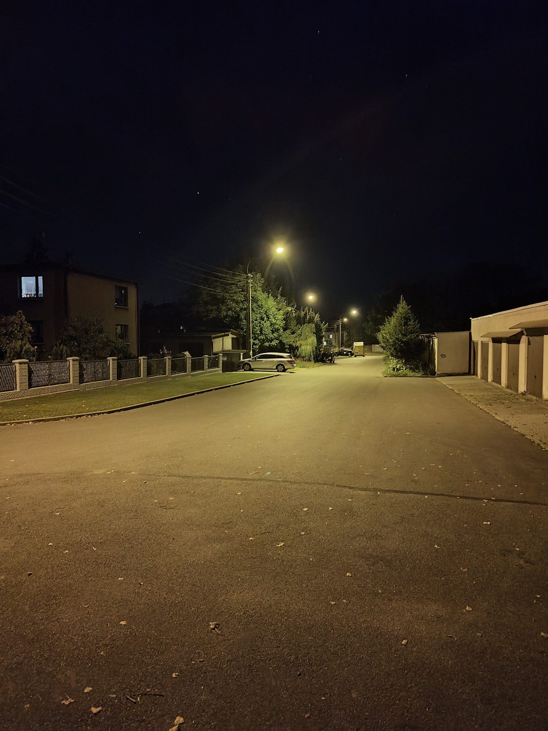 asus zenfone 9 obiektyw główny zdjęcie nocne drogi
