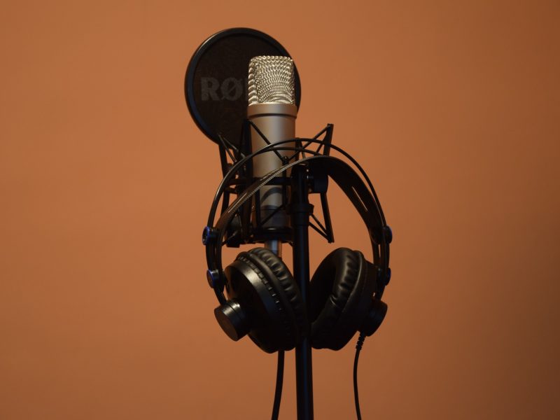 Najlepsze słuchawki studyjne – jakie słuchawki do produkcji muzyki wybrać?