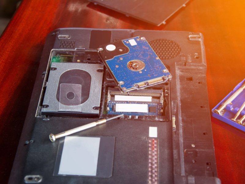 Jaki dysk SSD do laptopa? Wrzucamy piąty bieg i dajemy nowe życie notebookowi