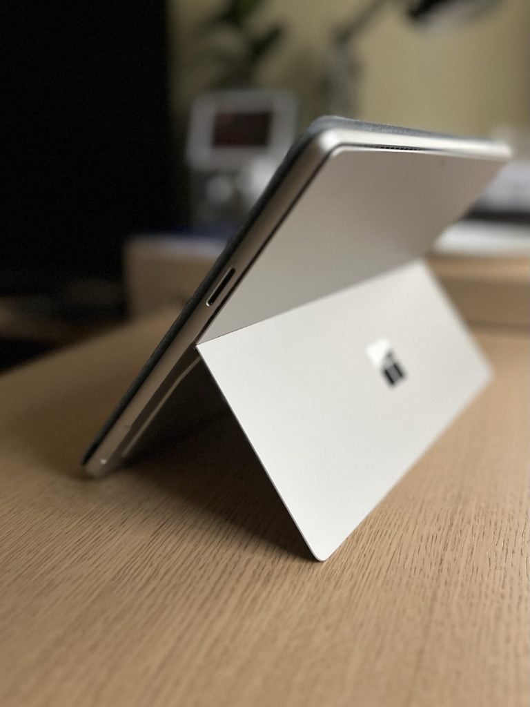 Regulowana podpórka Surface Pro 9