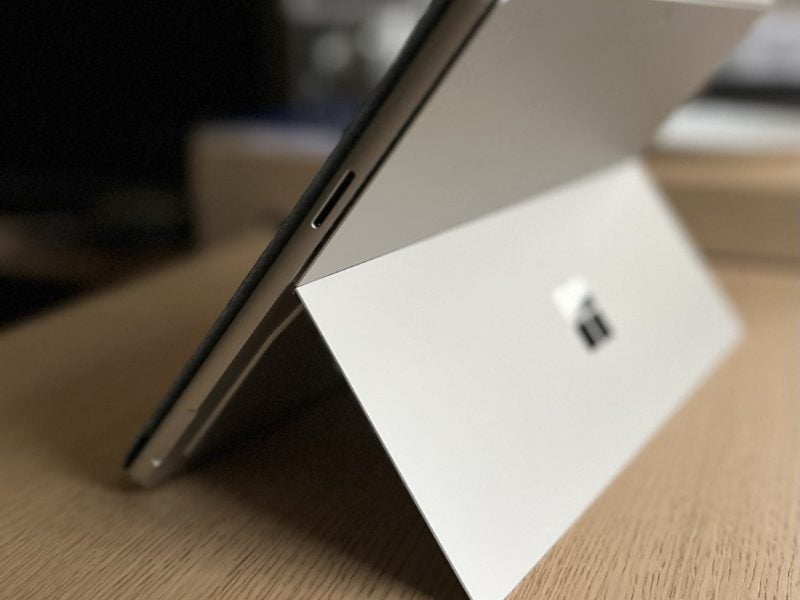Dlaczego warto kupić laptopa 2 w 1? Poznaj Microsoft Surface Pro 9 i odkryj jego zalety