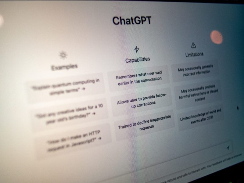OpenAI udostępnia oficjalny interfejs API dla ChatGPT oraz Whispera – autorskiej technologii przekształcania mowy na tekst