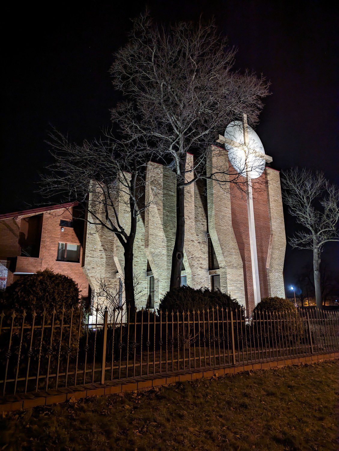 google pixel 7 zdjęcie nocne kościoła