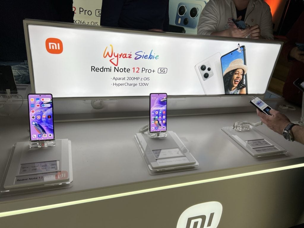 Relacja premiera Redmi Note 12 wystawa modeli ekrany