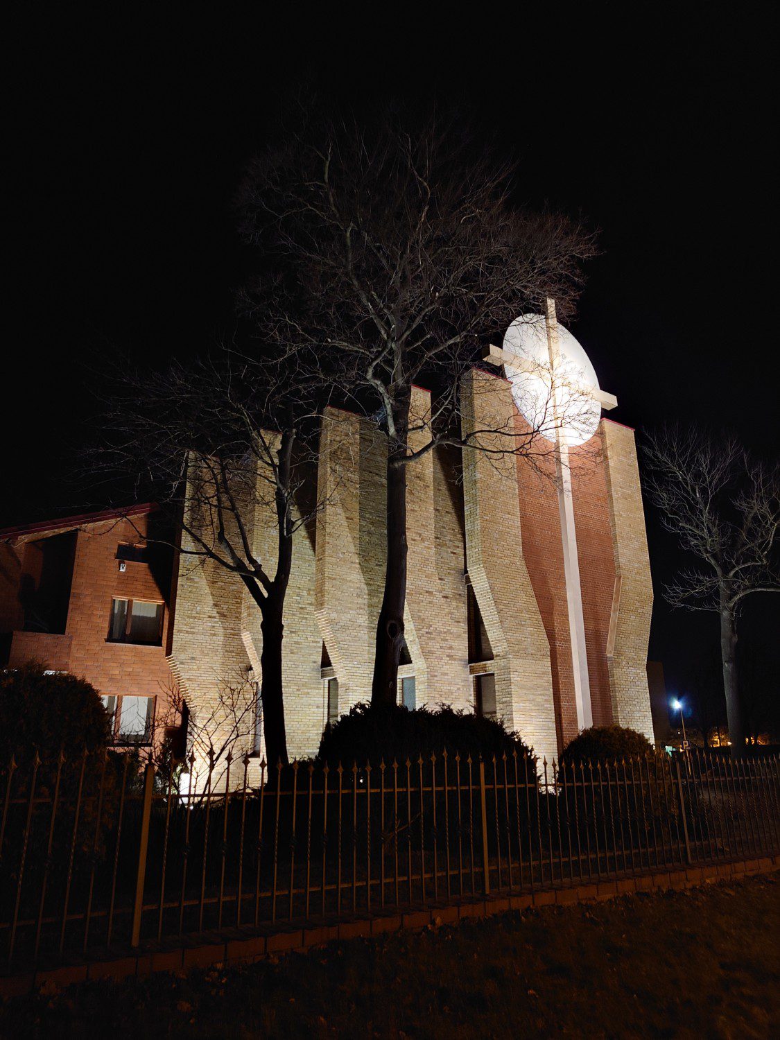 sony xperia 5 iv zdjęcie nocne kościoła
