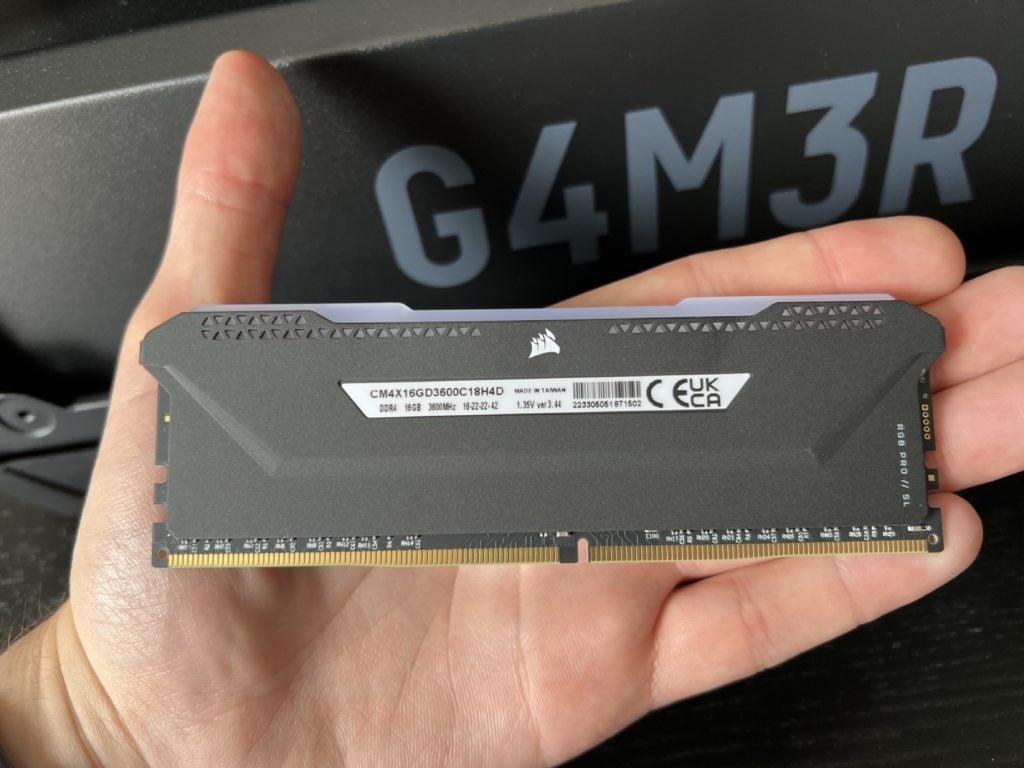 kość pamięci ram DIMM do PC