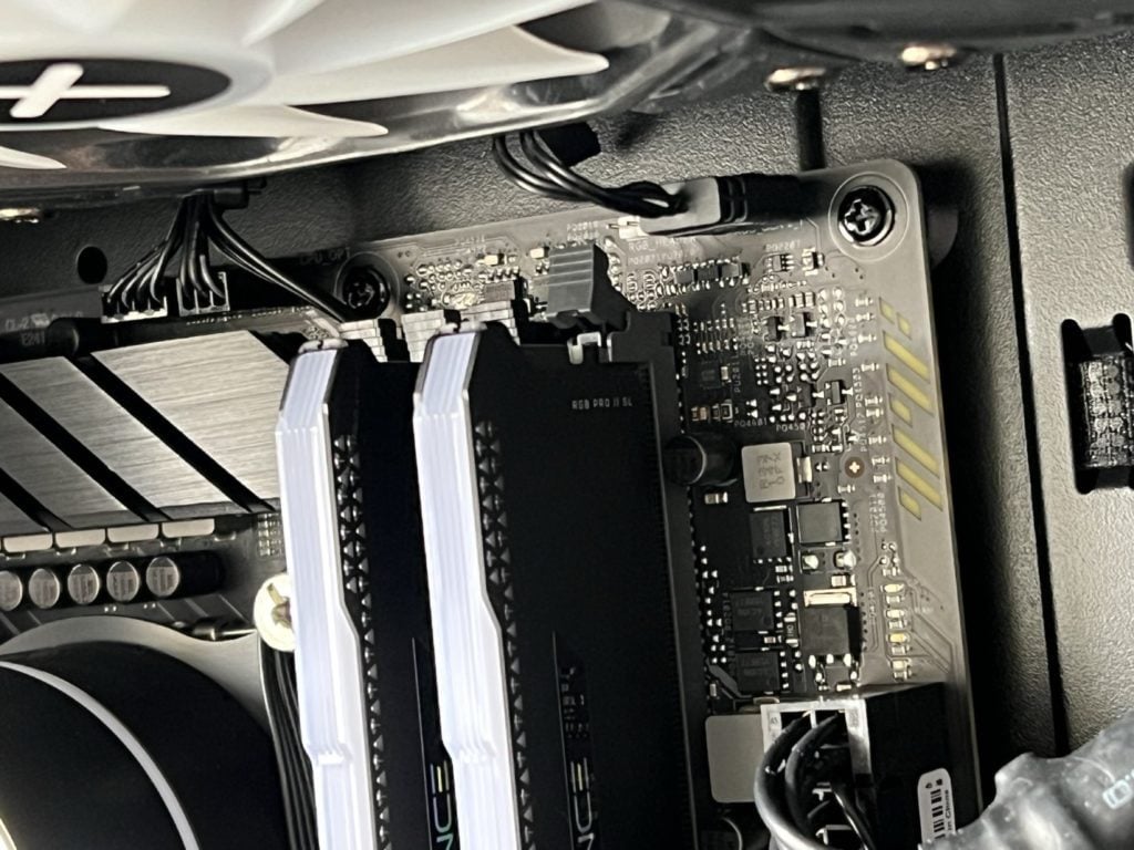 Otwarty zatrzask RAM w PC