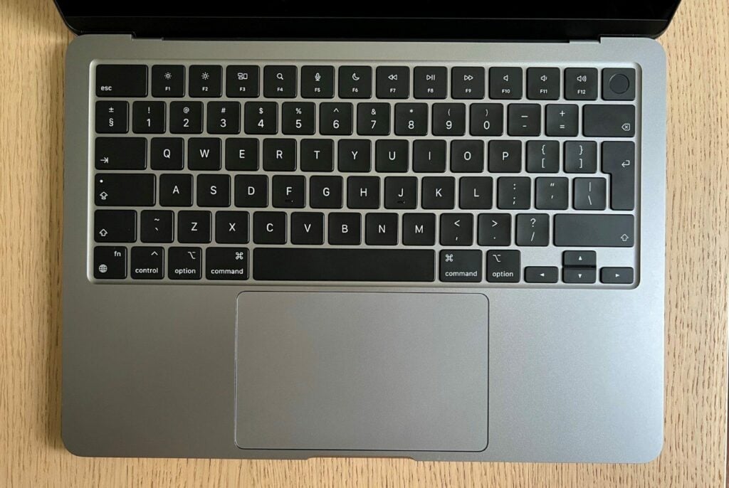 Klawiatura Magic Keyboard w MacBook Air M2