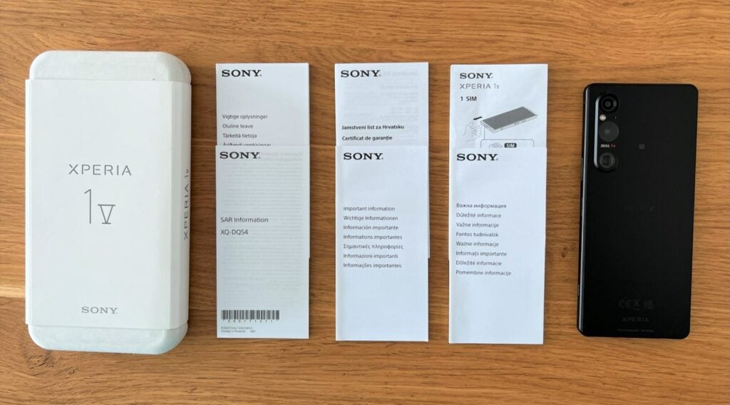 Unboxing Sony Xperia 1 V