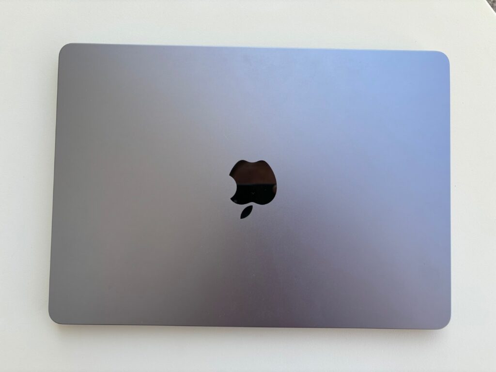 Brudny MacBook Air