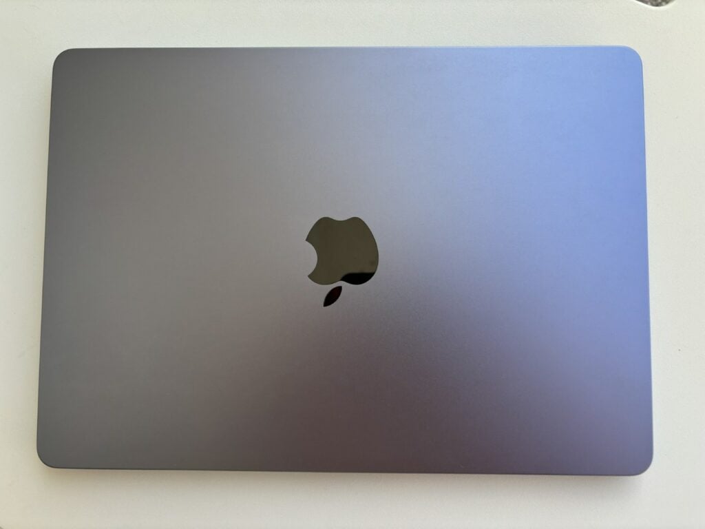 Czysta obudowa laptopa Macbook