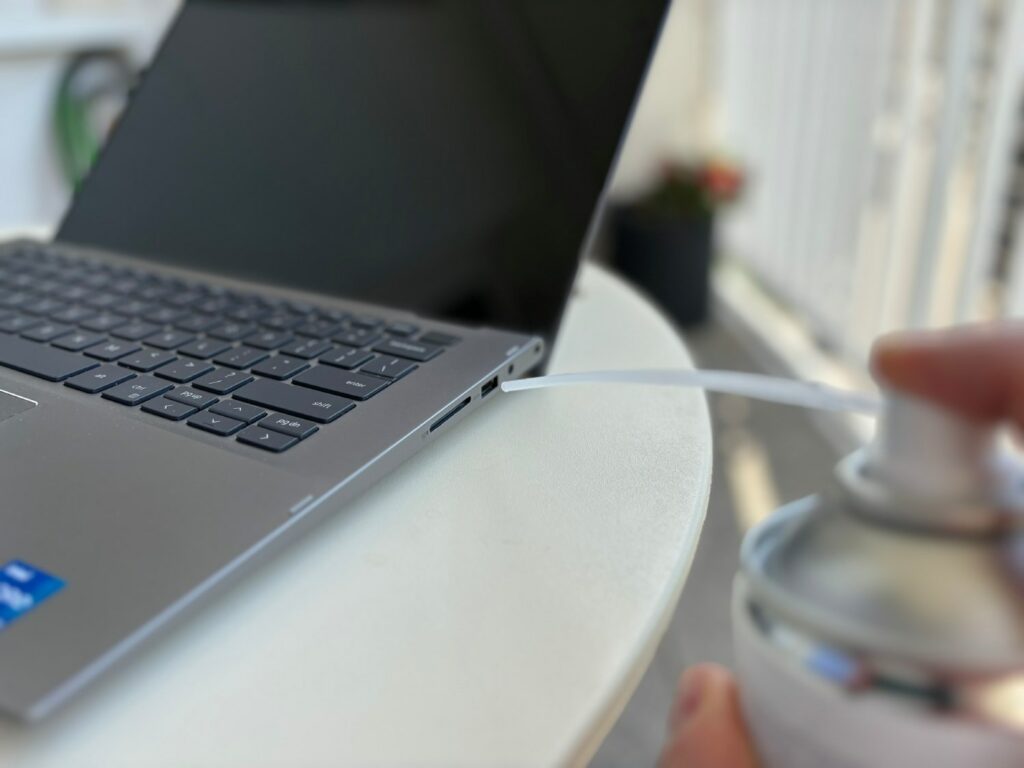Czyszczenie laptopa z kurzu