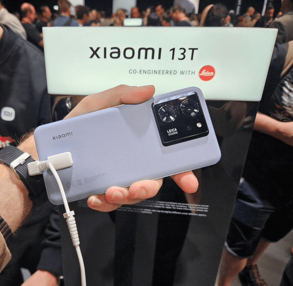 Xiaomi 13T w ręce plecki