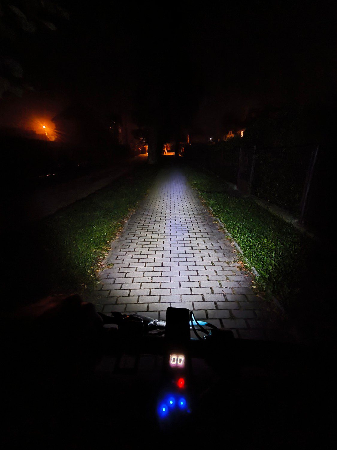 xiaomi 13t szeroki zdjęcie nocne na hulajnodze