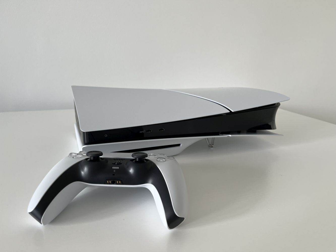 Test i recenzja PS5 Slim. Odchudzone PlayStation 5, ale czy bardziej ...
