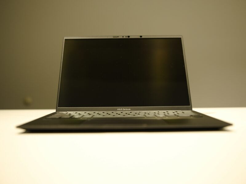 W pięknym ciele mocy wiele. Recenzja laptopa Asus Zenbook 14 OLED (UM3406HA)