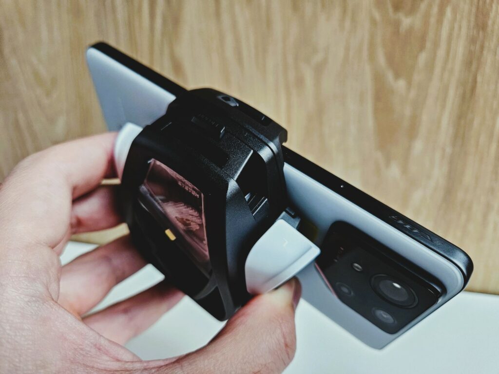 asus rog phone 9 w dłoni