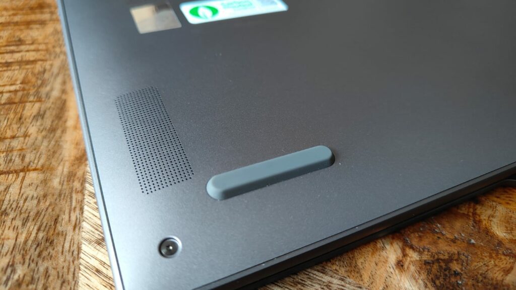 Lenovo Yoga Slim 7i Aura Edition tył