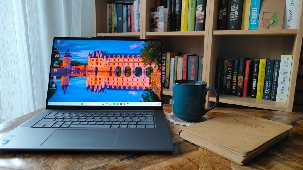 Lenovo Yoga Slim 7i Aura Edition front