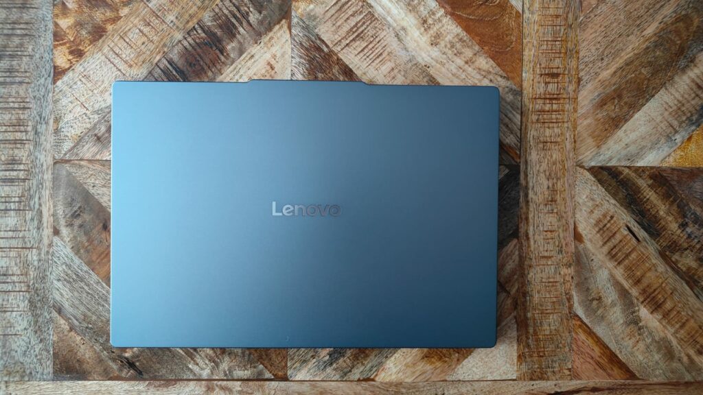 Lenovo Yoga Slim 7i Aura Edition pokrywa