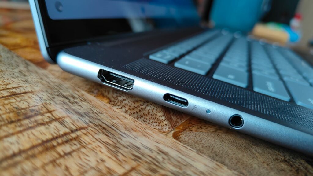 Lenovo Yoga Slim 7i Aura Edition porty lewa